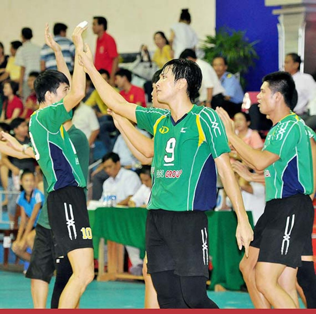 ĐỨC LONG GIA LAI GIÀNH NGÔI Á QUÂN TẠI GIẢI BÓNG CHUYỀN VĨNH LONG MỞ RỘNG