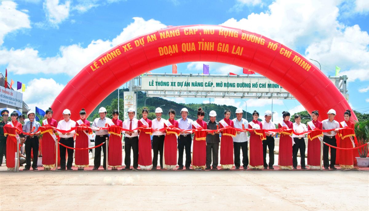 ĐƯỜNG HỒ CHÍ MINH QUA GIA LAI VỀ ĐÍCH TRƯỚC 6 THÁNG