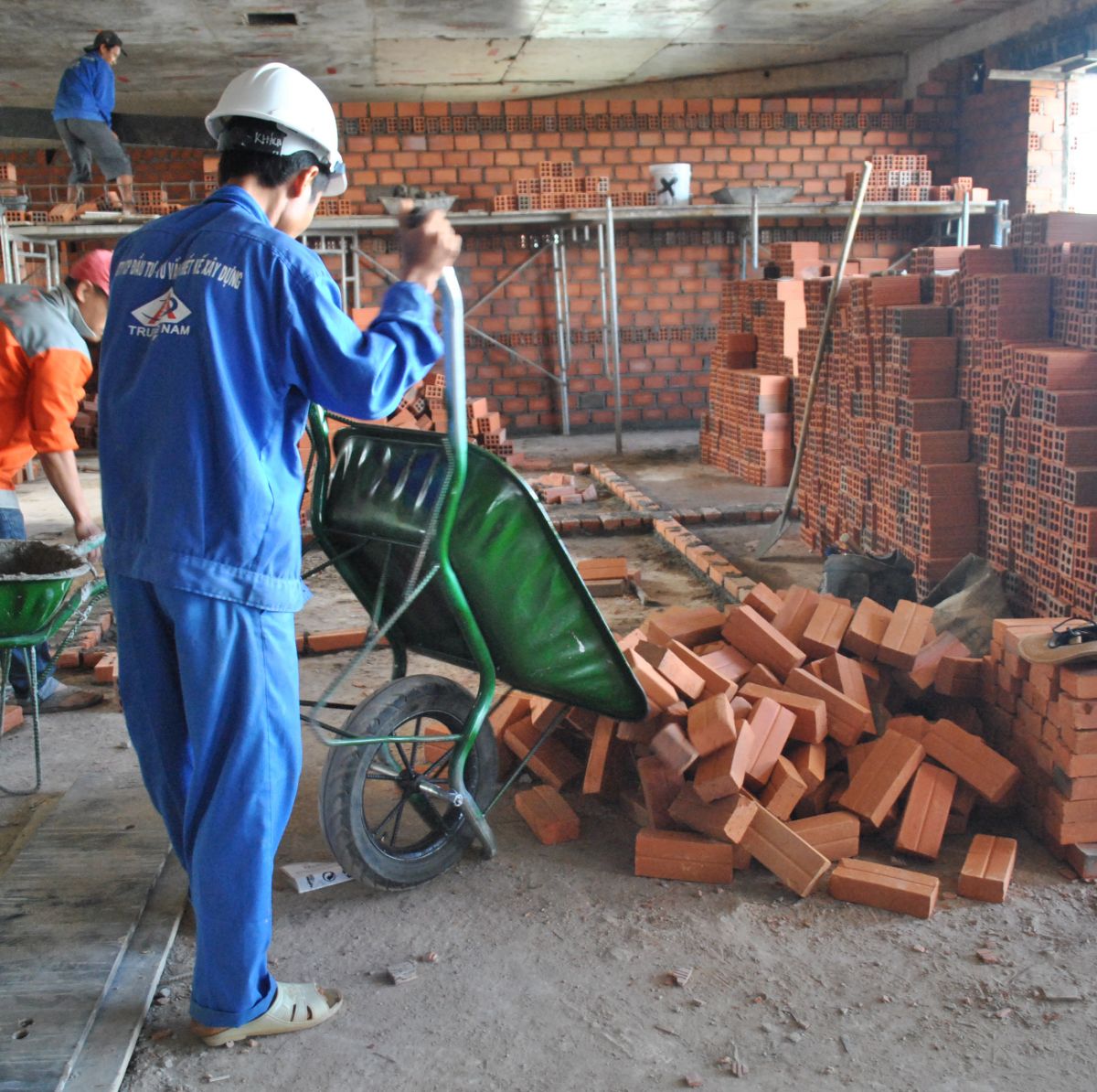 ĐLGL ĐẨY NHANH TIẾN ĐỘ KHÁCH SẠN ĐỨC LONG I TẠI TP.PLEIKU