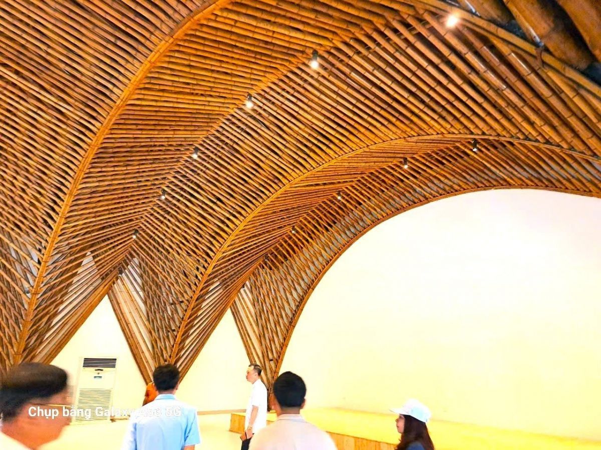 DLG ĐỒNG HÀNH CÙNG ĐOÀN CÔNG TÁC TỈNH GIA LAI THAM QUAN, HỌC TẬP TẠI THANH HÓA VÀ HÀ NỘI